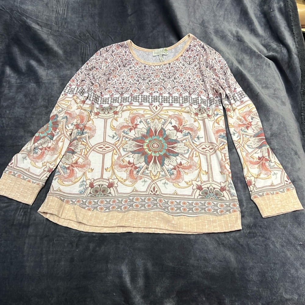 Sahalie long sleeve top. Size large.